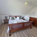 The House, Vakantiehuis