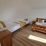 The House, Vakantiehuis