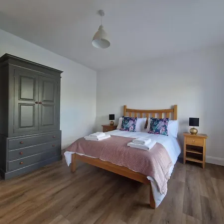 The House, Cong 펜션