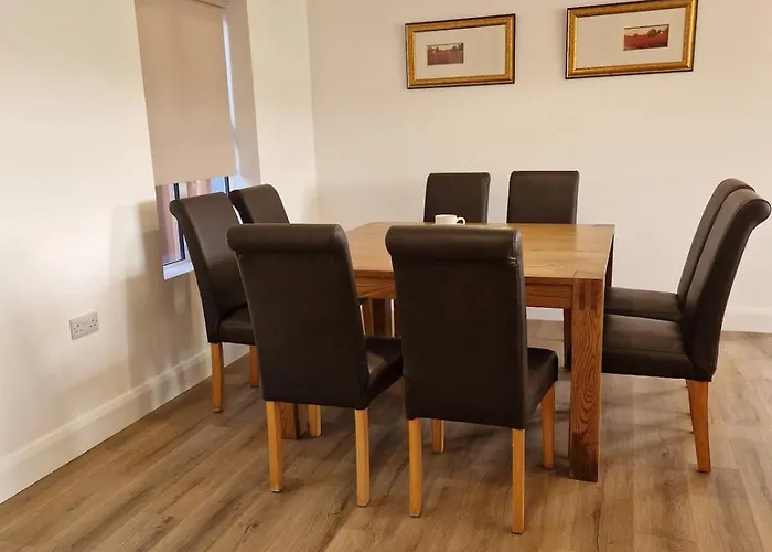 The House, Cong 펜션