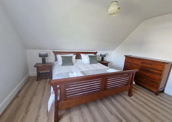 The House, Cong 펜션