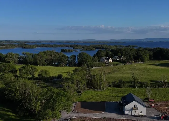 The House, Cong 펜션